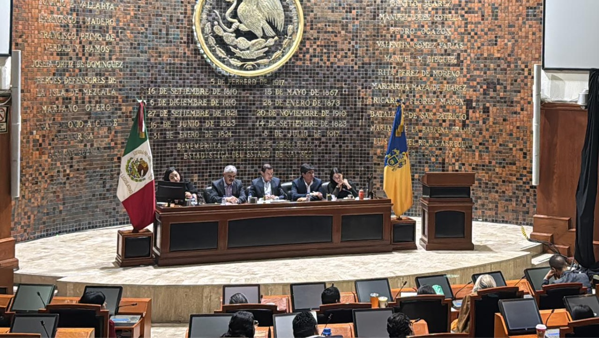 Juárez Trueba, segundo de izquierda a derecha, evitó pronunciarse sobre el caso de Eli Castro (Foto: Alan Castellanos)