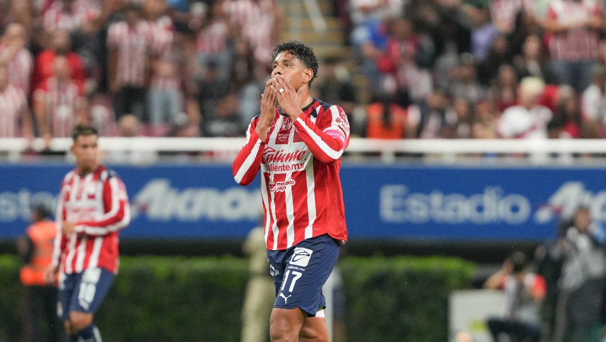 Luis Romo regresa a la convocatoria de Chivas; Pulido y Cowell fuera por decisión técnica (Imago7)