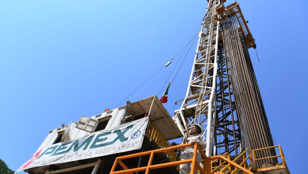 Pemex se asociará con privados para el desarrollo de pozos petroleros.