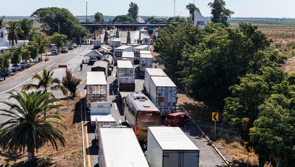 Agricultores y transportistas se sumaron el lunes a las manifestaciones en distintas carreteras de México. | Foto: Cuartoscuro