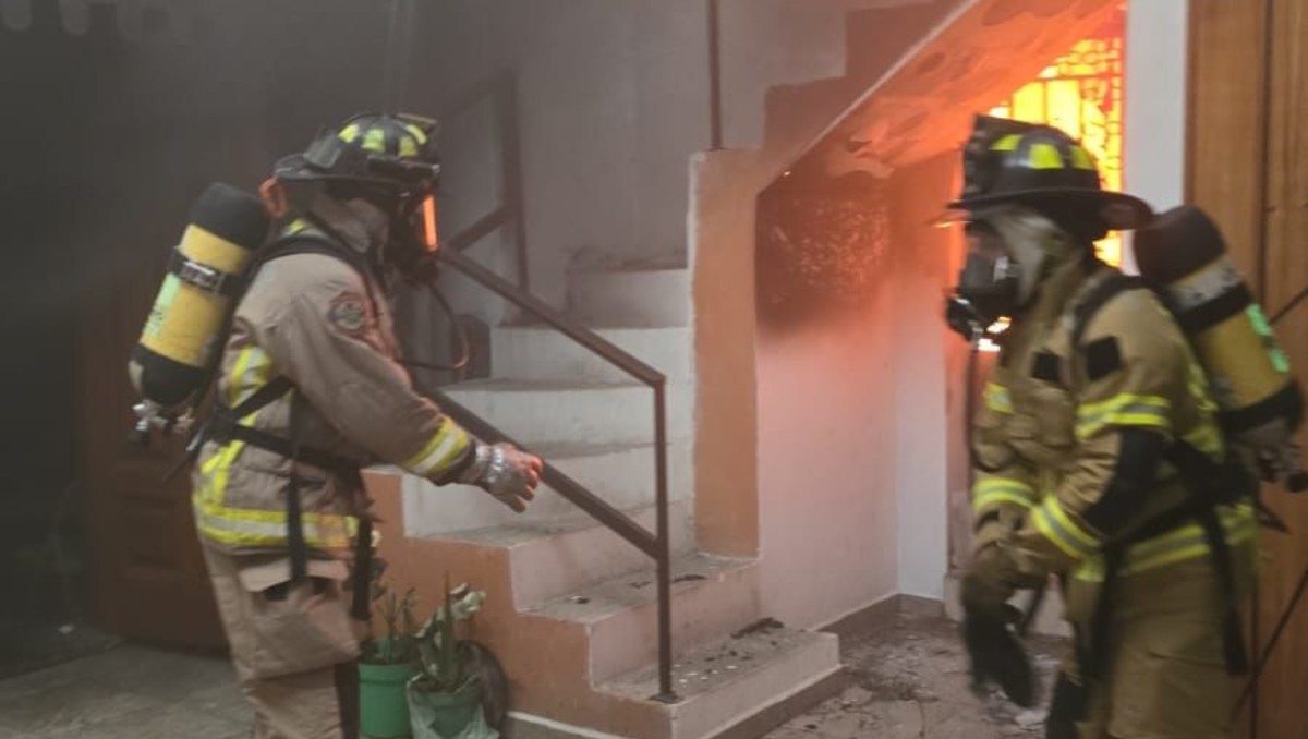 Bomberos se movilizaron en el lugar para trabajar en el control de la emergencia. | Foto: Especial