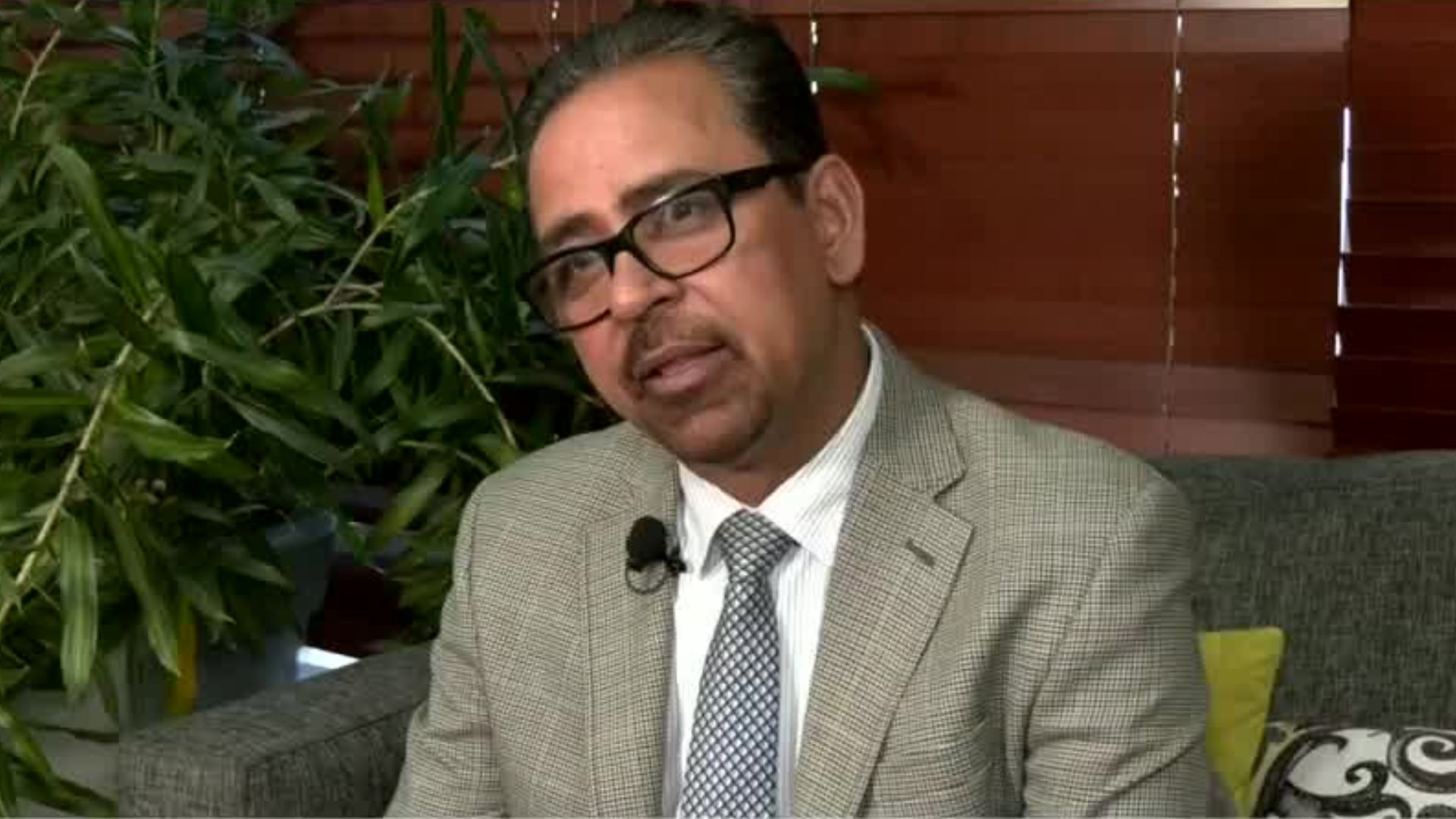 El doctor Chandra Bhushan habla de su dedicación al estudio de la mente humana