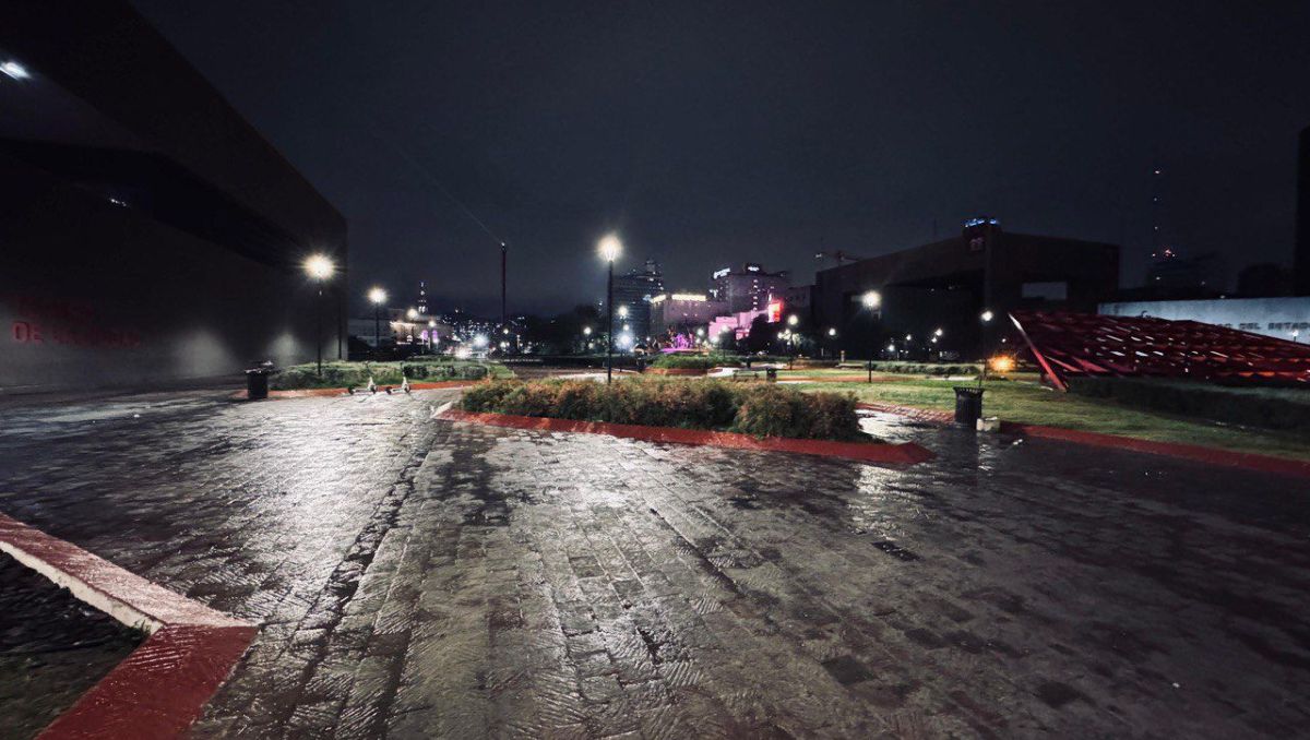 Los vendedores que se situaban en la Macroplaza fueron retirados. | Especial