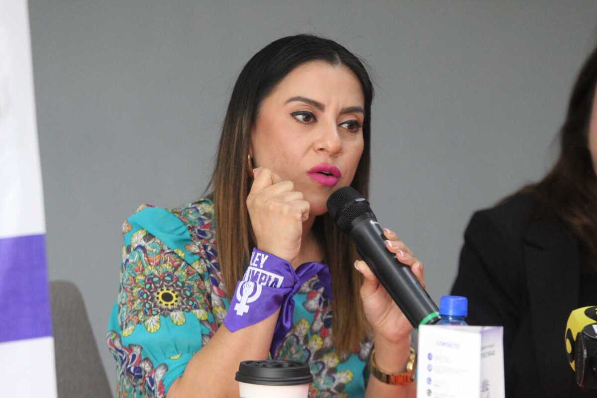 Olimpia Coral Melo en conferencia en Torreón.| Roberto Amaya