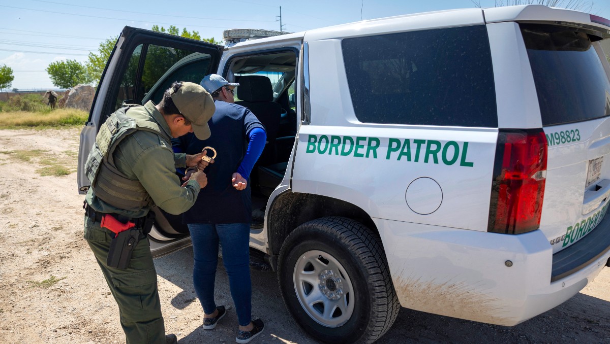 ICE agita avispero de cazarrecompensas: ofrece 300 dólares por cada migrante localizado