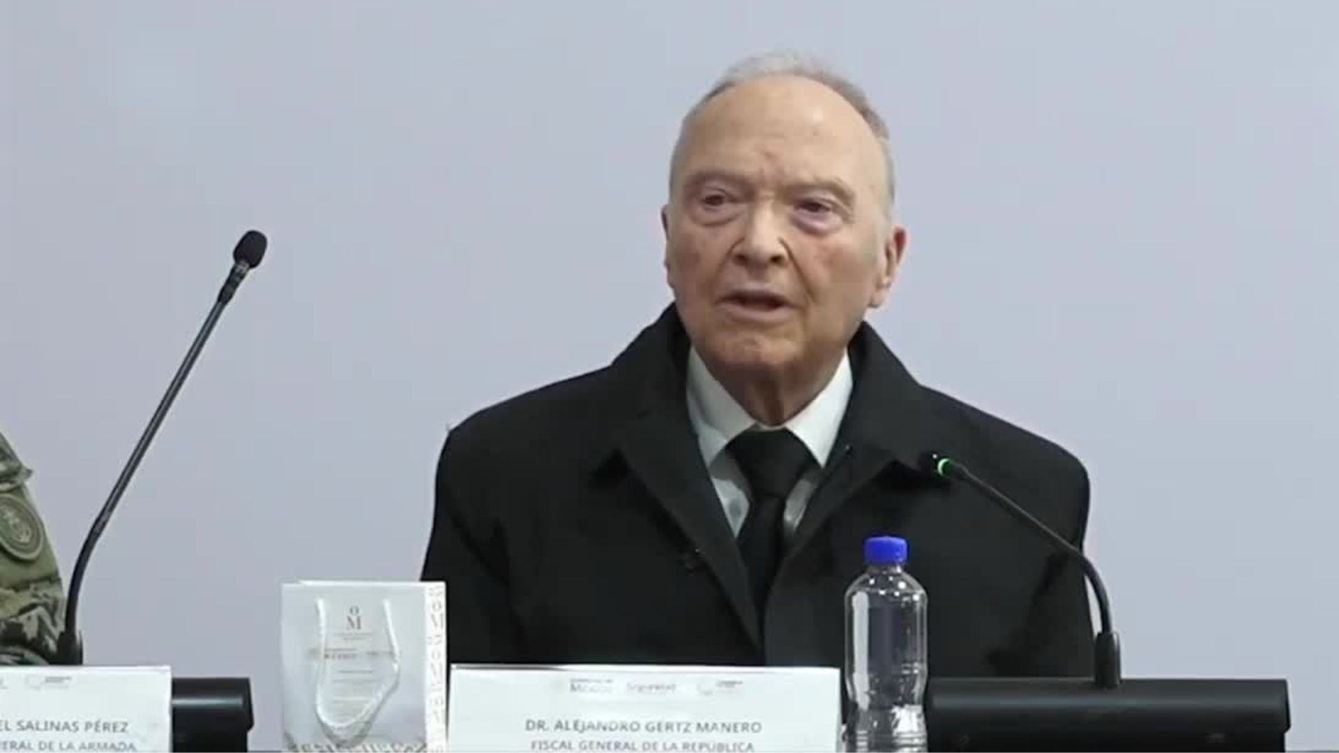 ¿Quién es Alejandro Gertz Manero y cuál ha sido su trayectoria política?