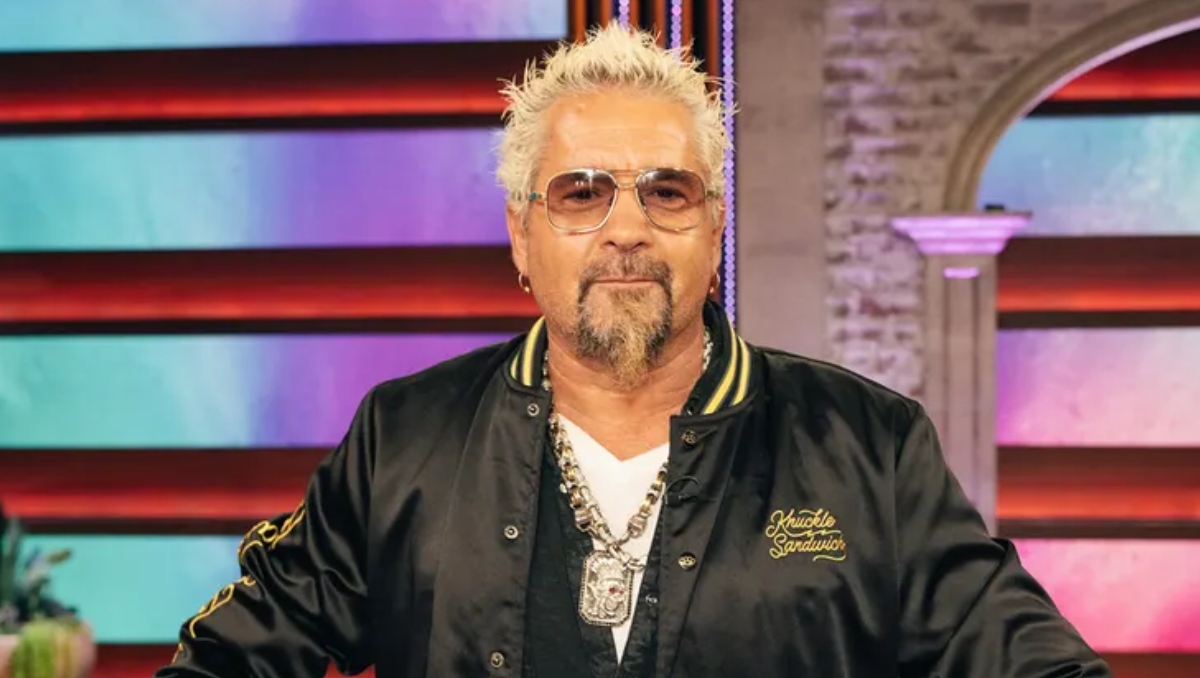 Famoso chef de televisión sufre accidente durante la grabación de un programa; termina utilizando silla de ruedas