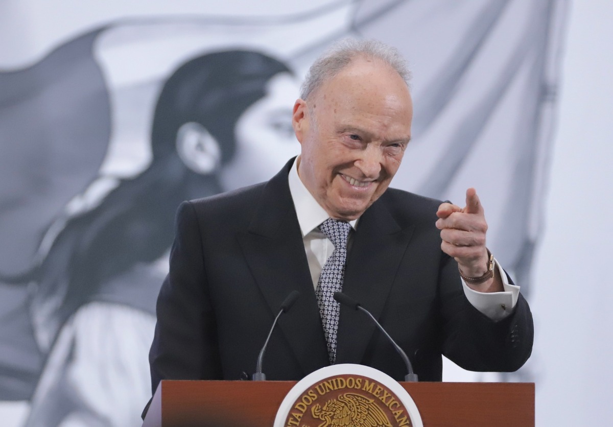 El Senado informó sobre la renuncia de Alejandro Gertz Manero como titular de la FGR.