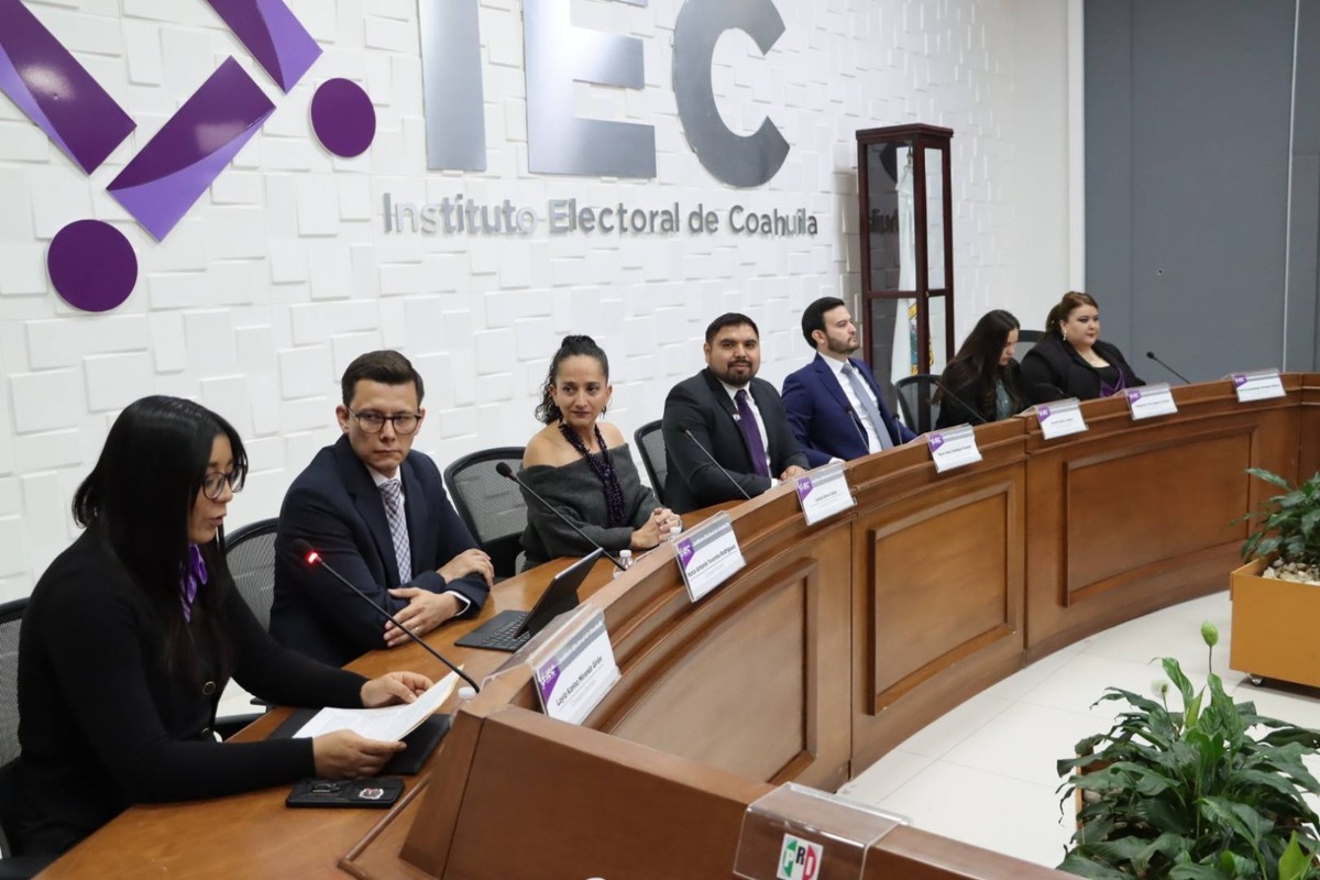 Aprueban calendario de actividades y las comisiones. | Especial