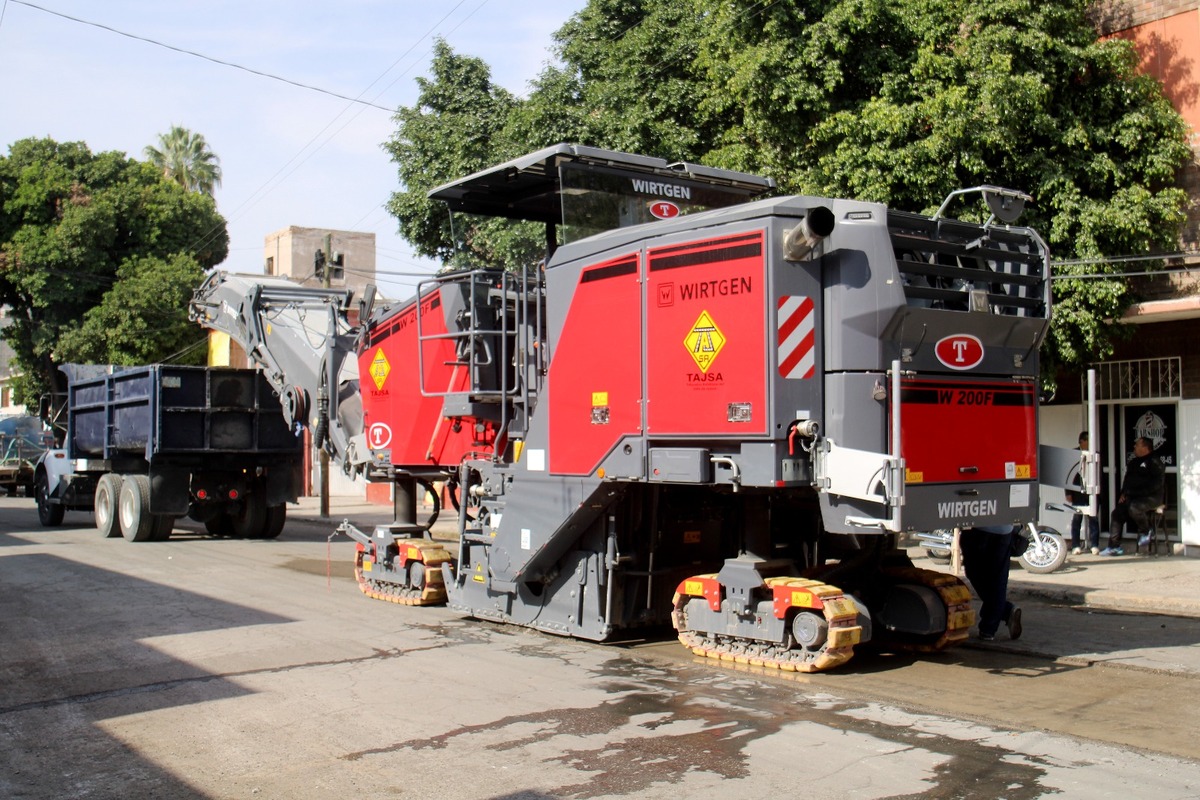 Arrancan obras de pavimentación en la Centenario de Gómez Palacio. (Rolando Rietra)