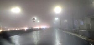 Bancos de niebla cubren la zona poniente de Monterrey