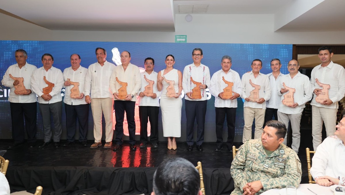 Ciest celebró su aniversario 38 con reconocimientos a ex presidentes.