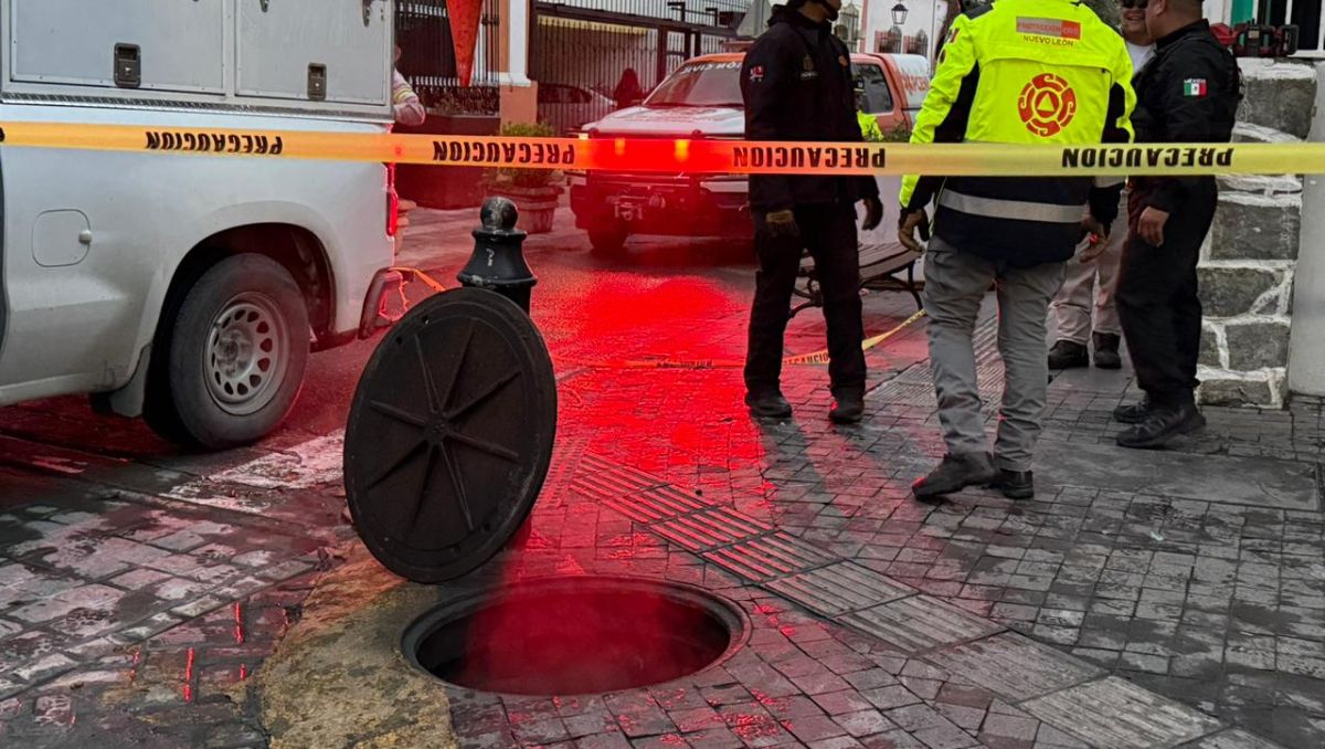 El cortocircuito se registró en el cruce de las calles Doctor Coss y Abasolo, en el primer cuadro de la ciudad. | Fernanda Pérez