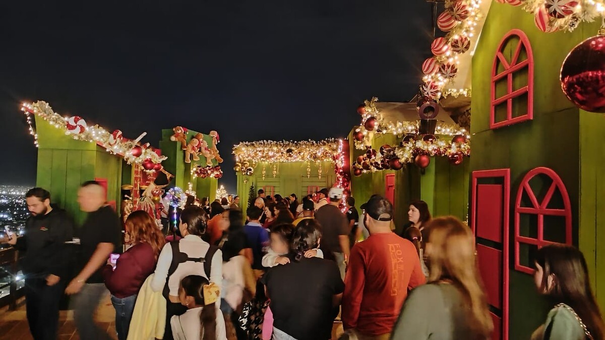 En Torreón, realizan encendido de Villas Navideñas en Puerto Noas. (Lili Figueroa)