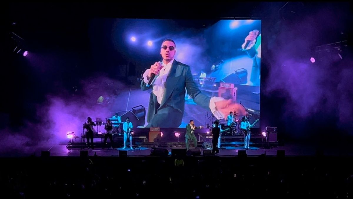 El cantante eligió dos de sus temas más queridos “Mojado” y “Bajo el agua” para cerrar así una noche especial. Ileana González