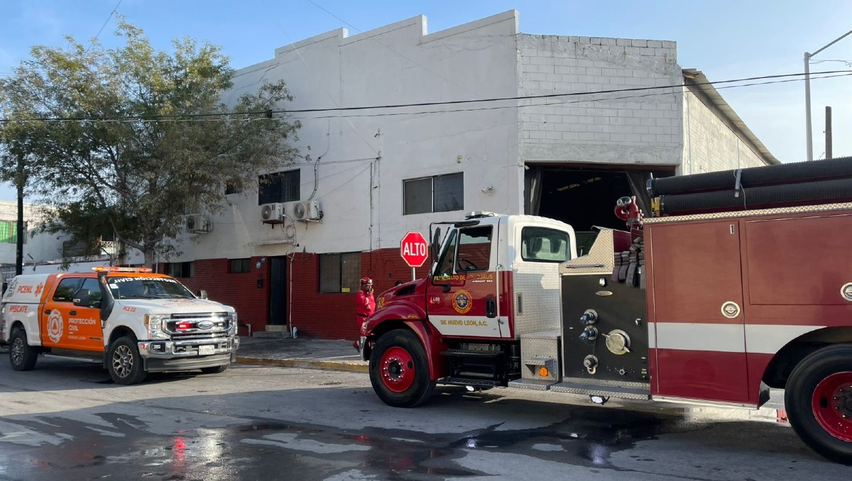 El fuego consumió un centro de carga y costales vacíos de la empresa. Foto: Gabriela Garza
