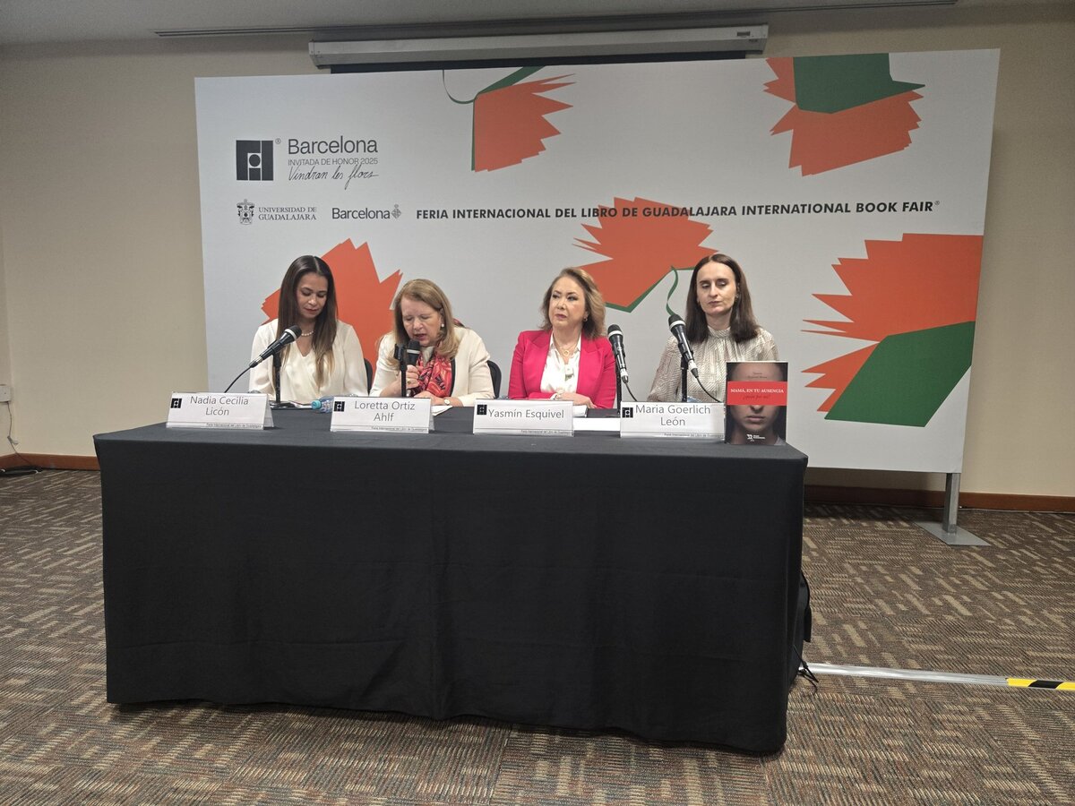 Yasmín Esquivel acudió a la FIL | X Tirant México