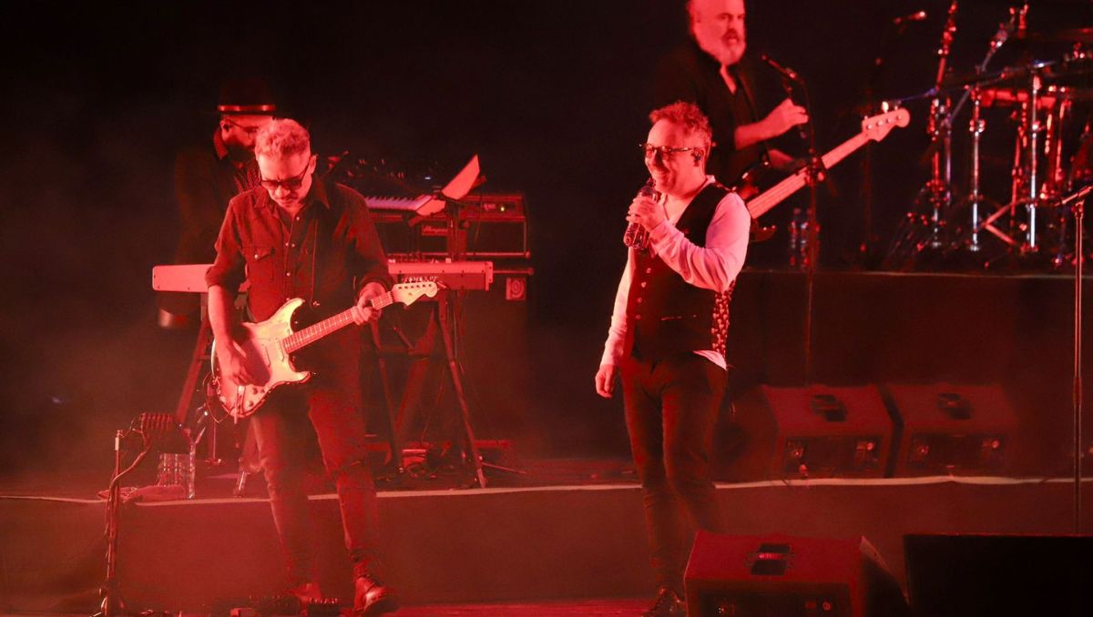 Love of Lesbian conmovió a su “ejército” en la FIL Guadalajara 2025