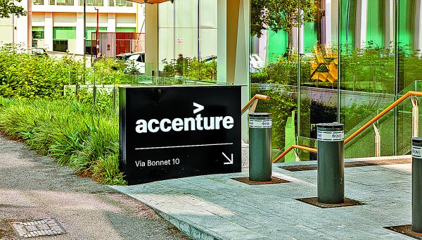 Accenture busca adaptarse a la IA y llama a sus 800 mil empleados “reinventores”