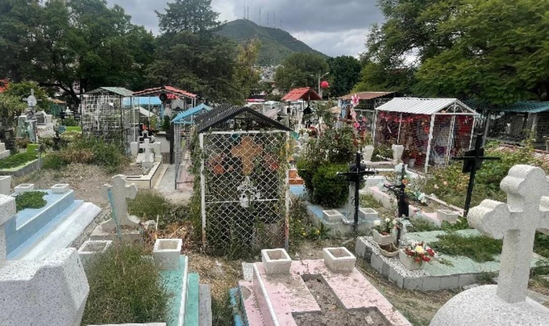 Hallan a mujer muerta junto a tumba del panteón Cuautepec; visitaba a su hermano