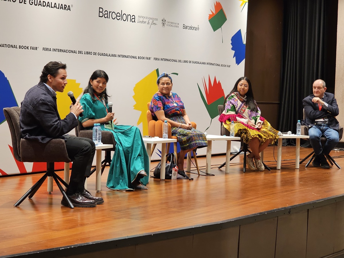 Rigoberta Menchú en la FIL 2025. (Juan Carlos Munguía)