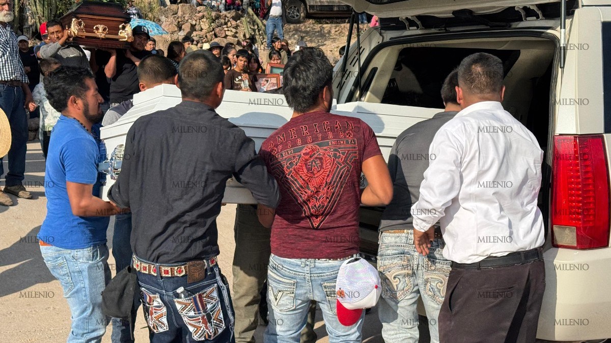 Velan a jornaleros que fallecieron en accidente en la carretera León-Salamanca. |