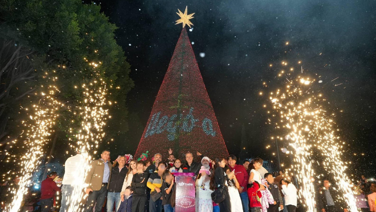 Encendido de luces y del árbol navideño en Puebla | Especial