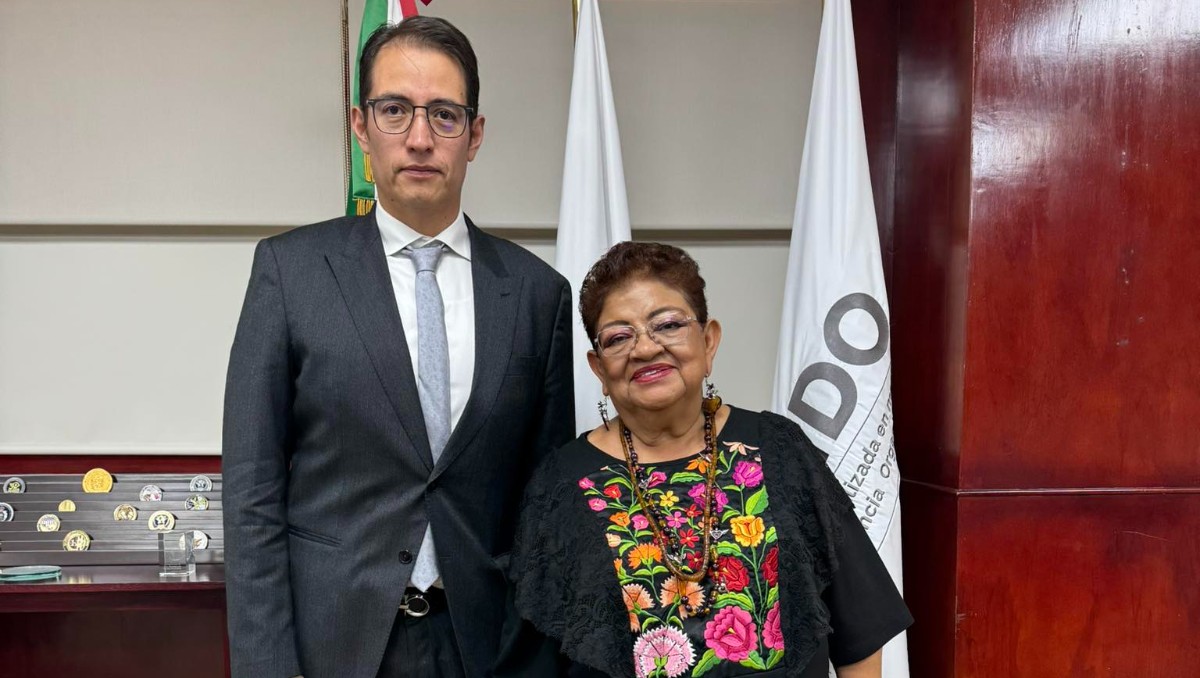 Ernestina Godoy sostuvo una reunión con César Oliveros Aparicio. | Foto: Facebook