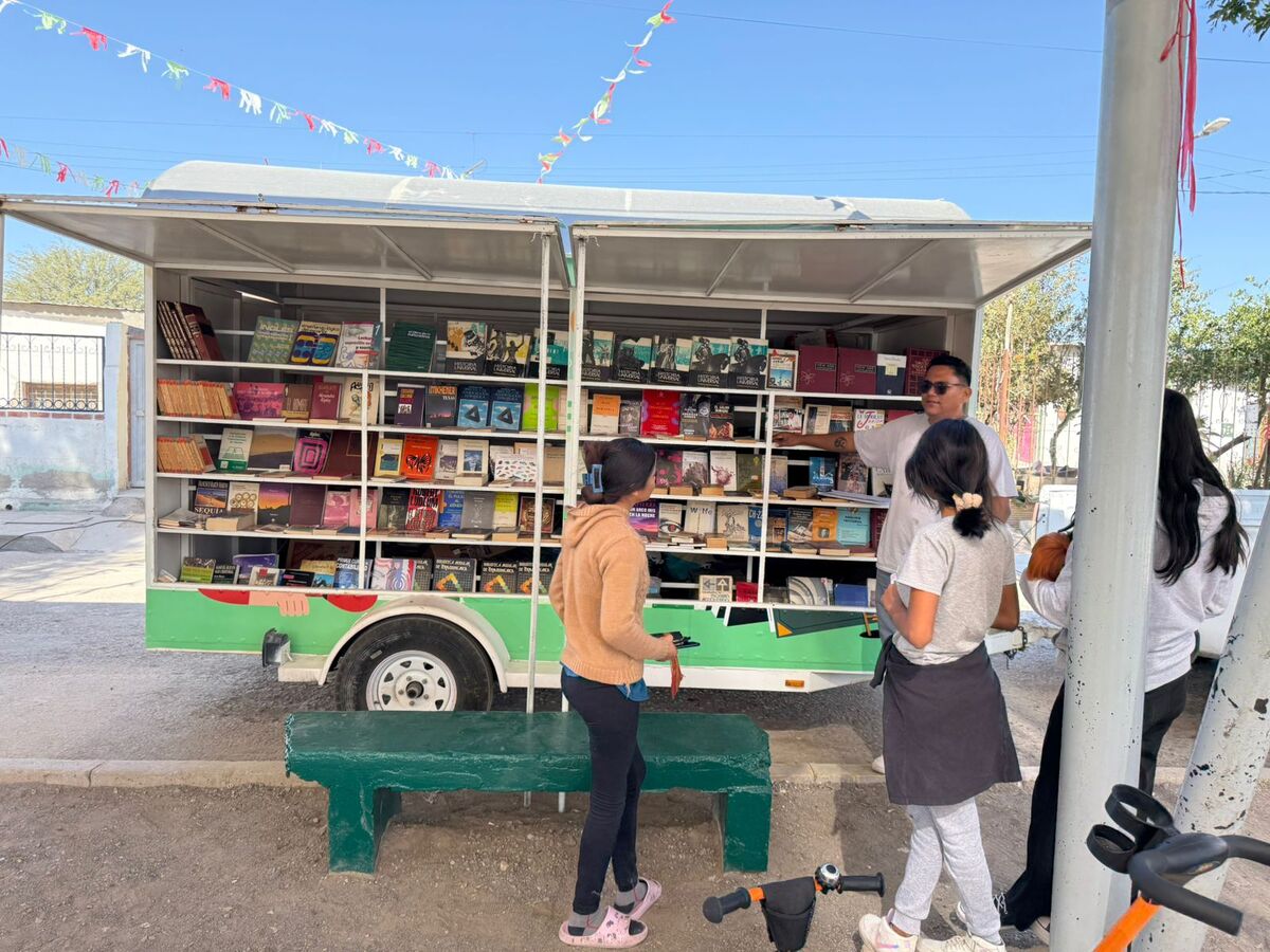 IMCE traslada la biblioteca móvil ‘Gilberto Prado Galán’ a colonias vulnerables y zonas rurales.| Especial.
