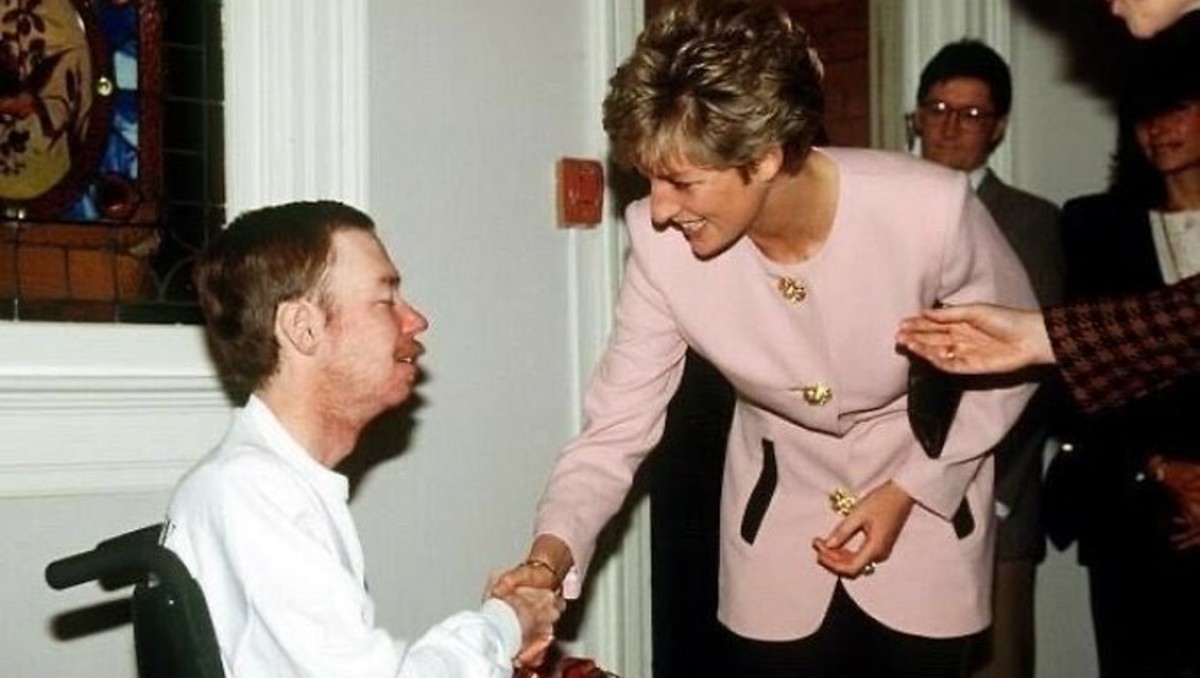 Lady Di inauguró la primera unidad médica para el SIDA. | Especial