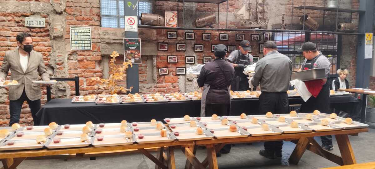 Pinche Grinco BBQ celebra a verdaderos heróes en Thanksgiving