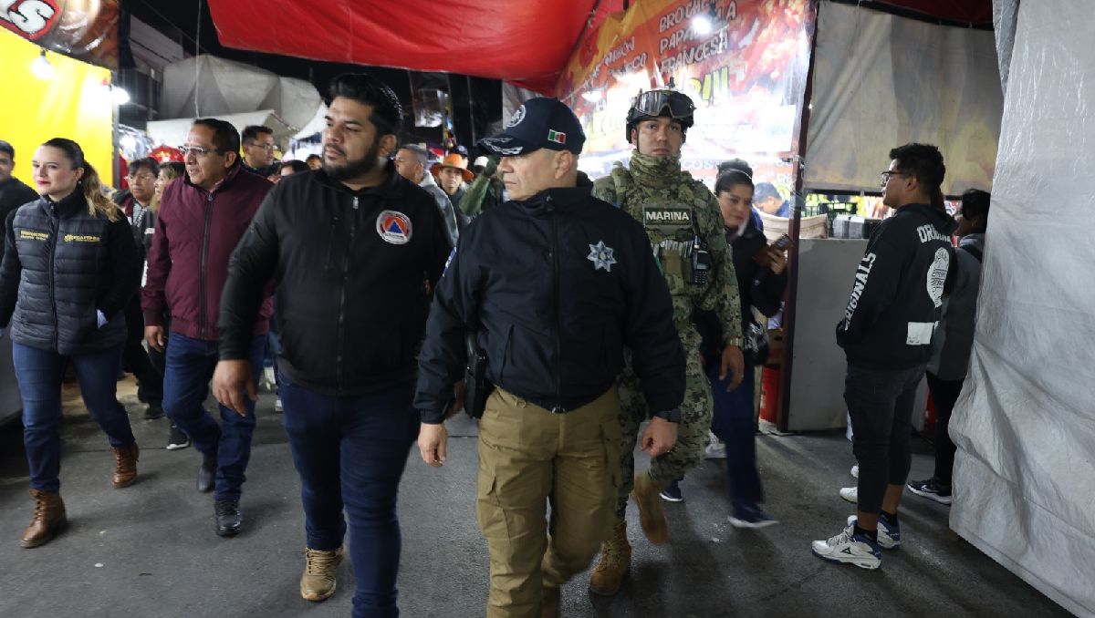 Se realizan operativos simultáneos en 71 tianguis navideños de Ecatepec. Foto: (Especial)