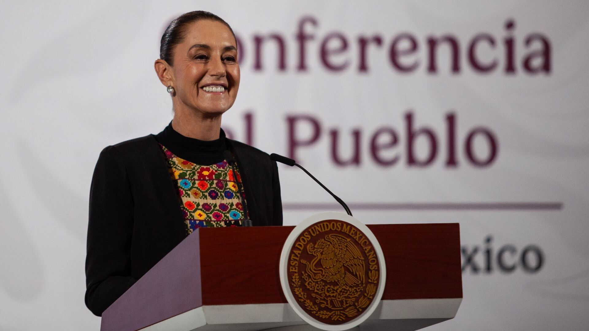 ¡Sheinbaum celebra presentación de nuevo libro y mensaje de AMLO!