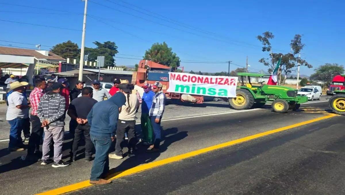 Con caravana de tractores, agricultores protestas contra Ley Nacional de Aguas