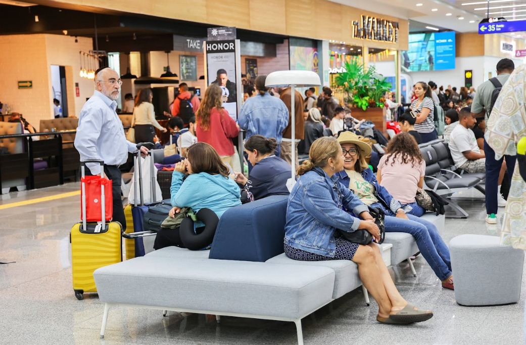 ¡Anda volando bajo! IP estima caída de 2% en llegada de turistas extranjeros por vía aérea en 2025