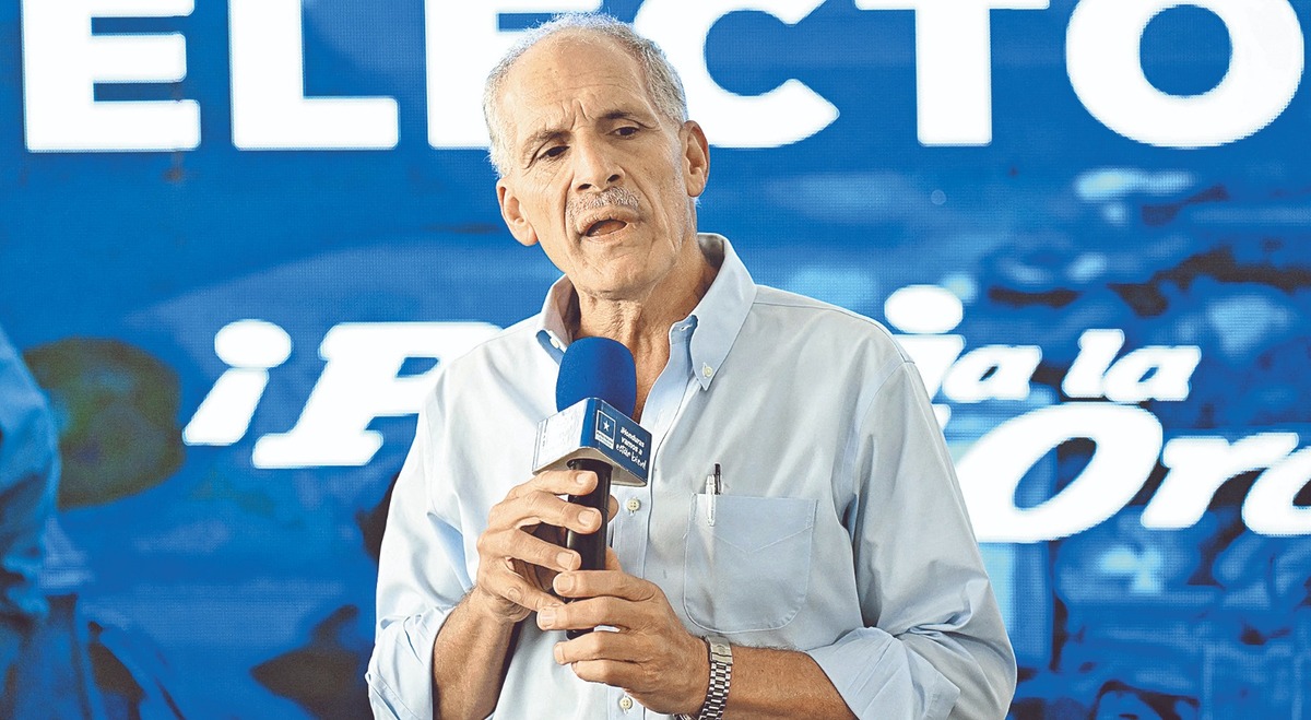 El aspirante del Partido Nacional, en conferencia de prensa ayer en Tegucigalpa. AFP y Reuters