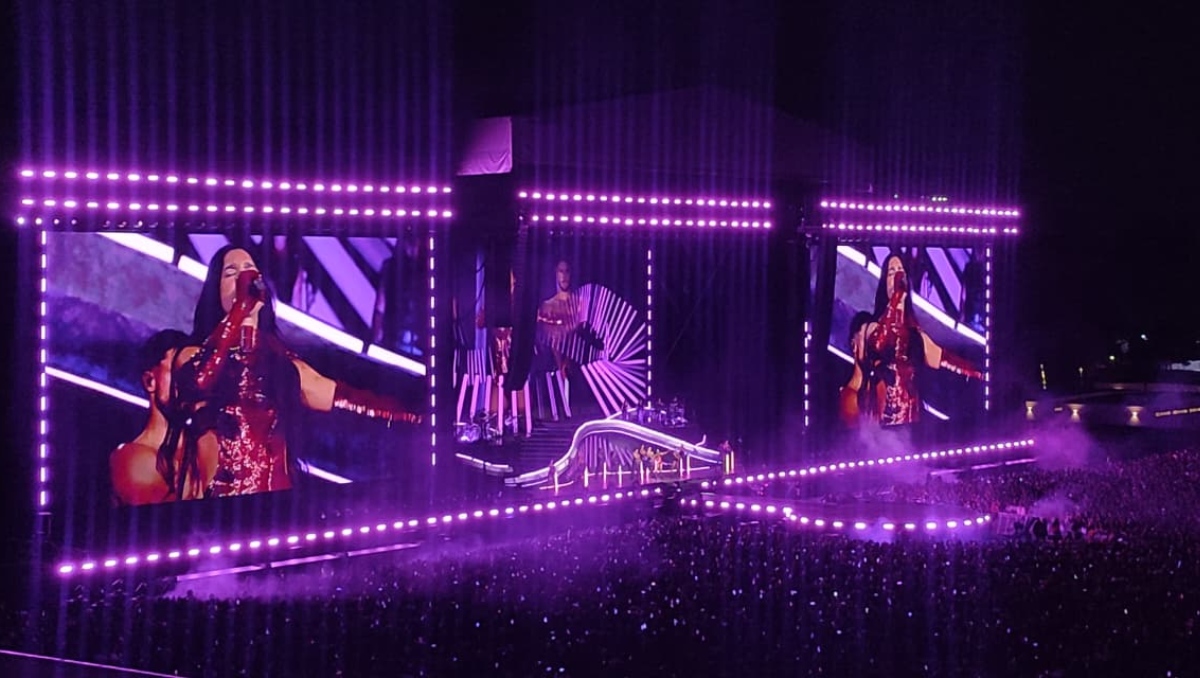 “Siempre voy a volver”; Dua Lipa conquista un Estadio GNP con 65 mil personas