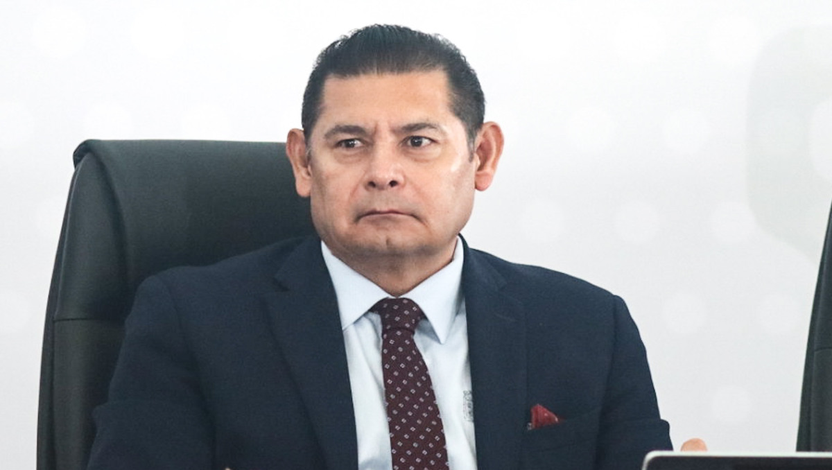 Gobernador de Puebla a alcaldes: No me busquen para aprobar cuentas | EsImagen