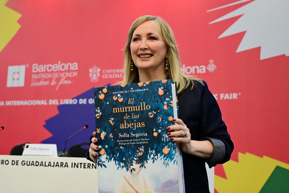 "El murmullo de las abejas" bajo el sello Lumen, ​ novela que ha vendido más de 50 mil |  Sandra Bautista