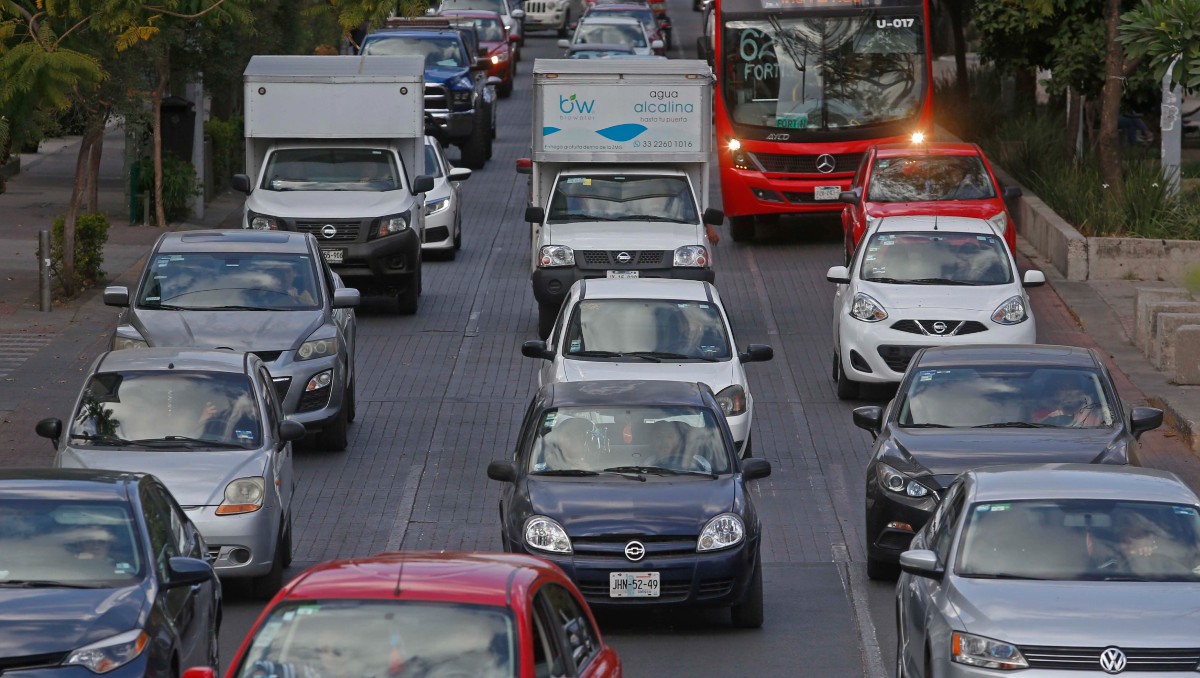 Tráfico en calles de Jalisco (Fernando Carranza)