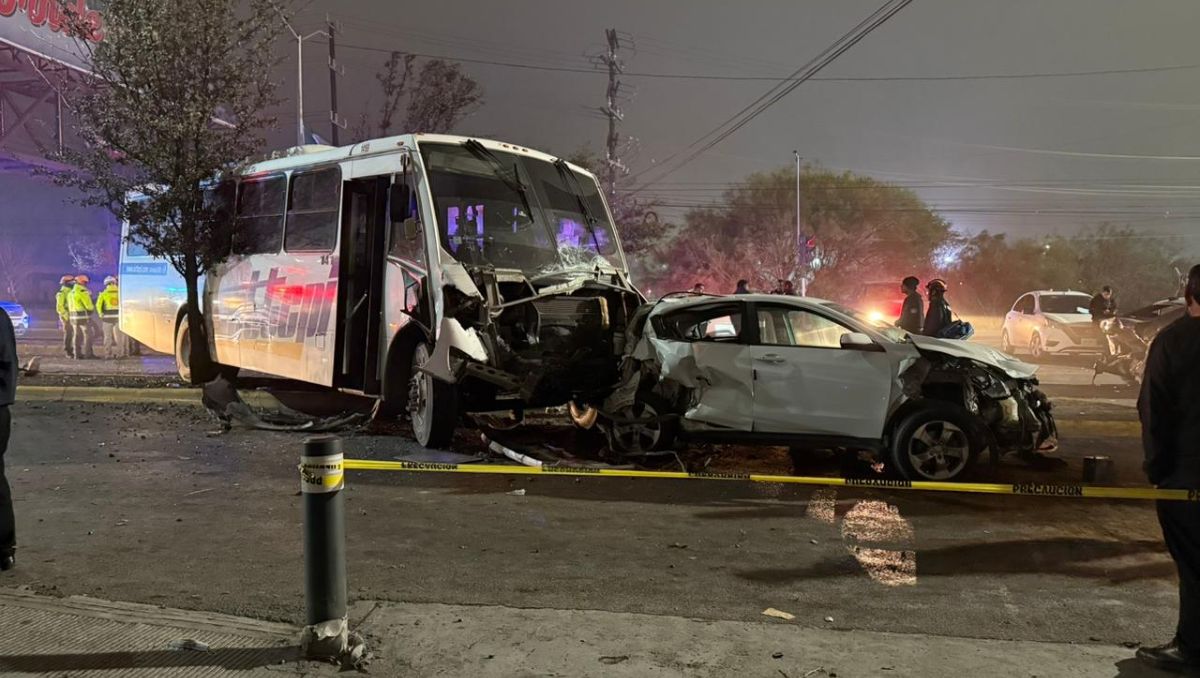 La zona permaneció bajo resguardo mientras se llevaron a cabo las labores de auxilio y se retiraron las unidades siniestradas. Fernanda Pérez