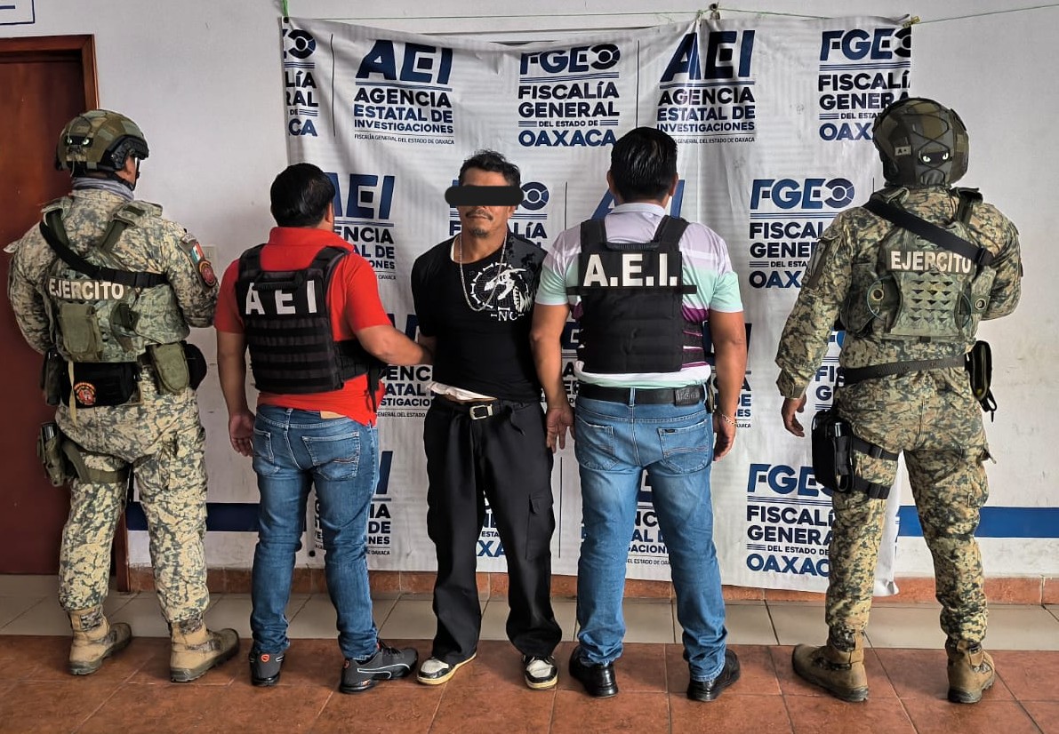 El agresor fue trasladado con las autoridades correspondientes. (Foto: @FISCALIA_GobOax)