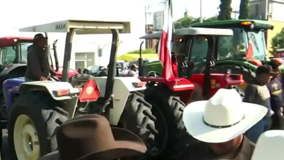 Agricultores llegan a CDMX en caravana para protestar contra la Ley de Aguas