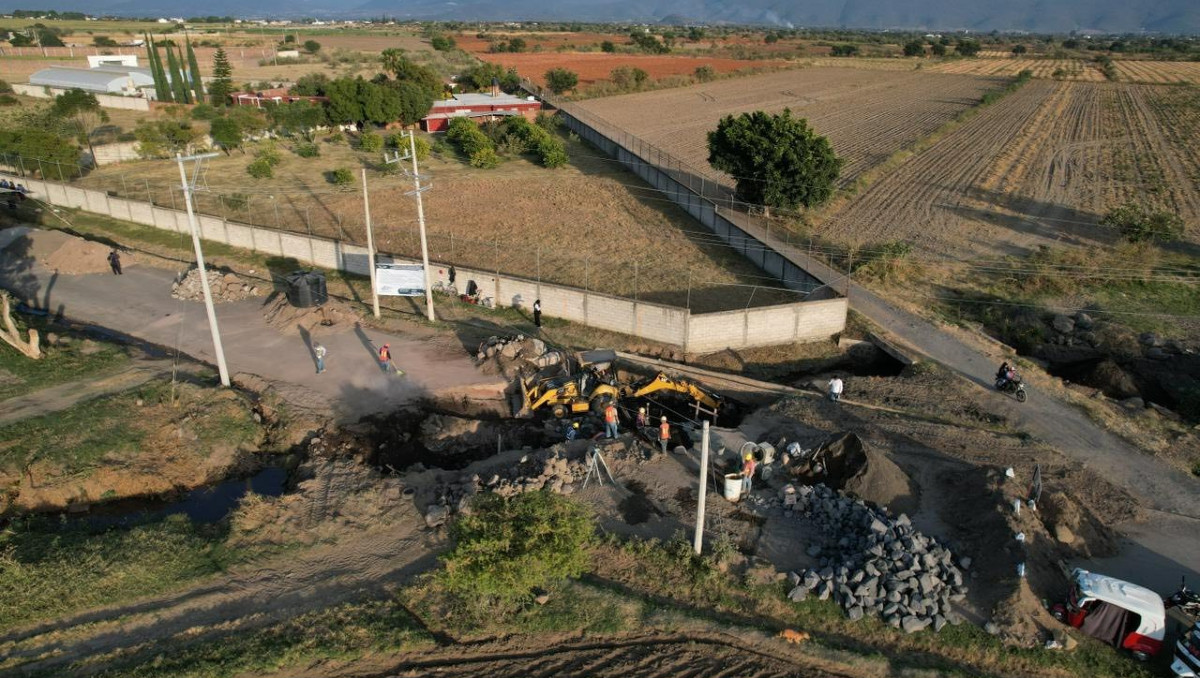 Ariadna Ayala impulsa rehabilitación del puente alcantarilla en Tenextepec | Especial