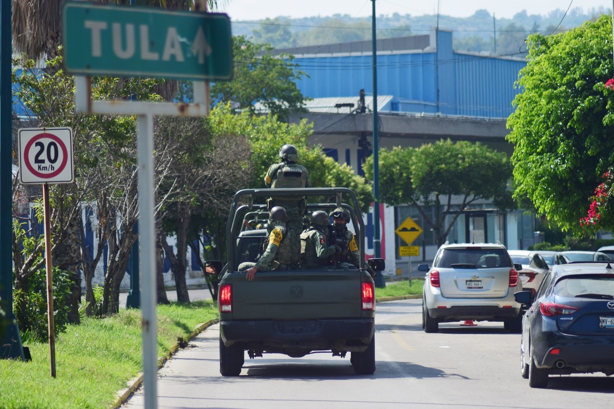 Elementos del Ejército y Guardia Nacional participan en los operativos de seguridad en Tula, Hidalgo.