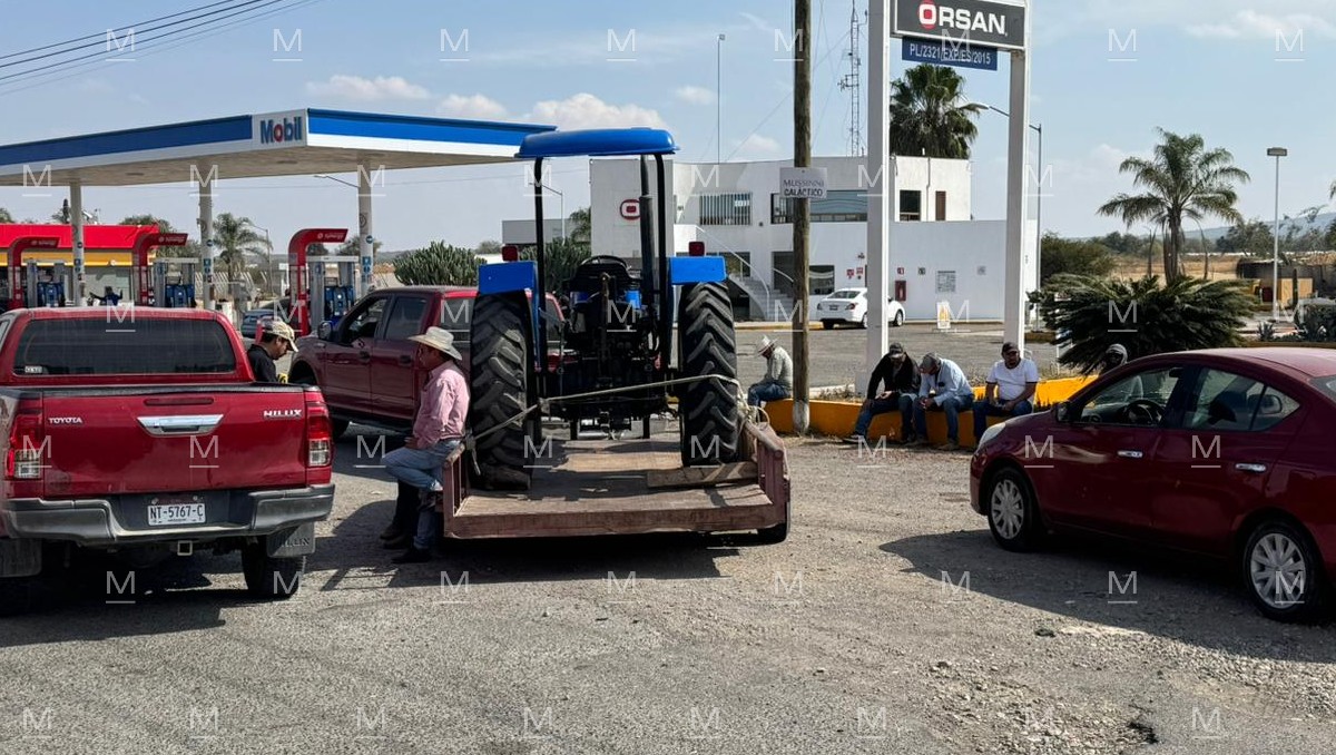 Productores agrícolas de Pénjamo se integraron a la caravana nacional que se dirige a Ciudad de México.