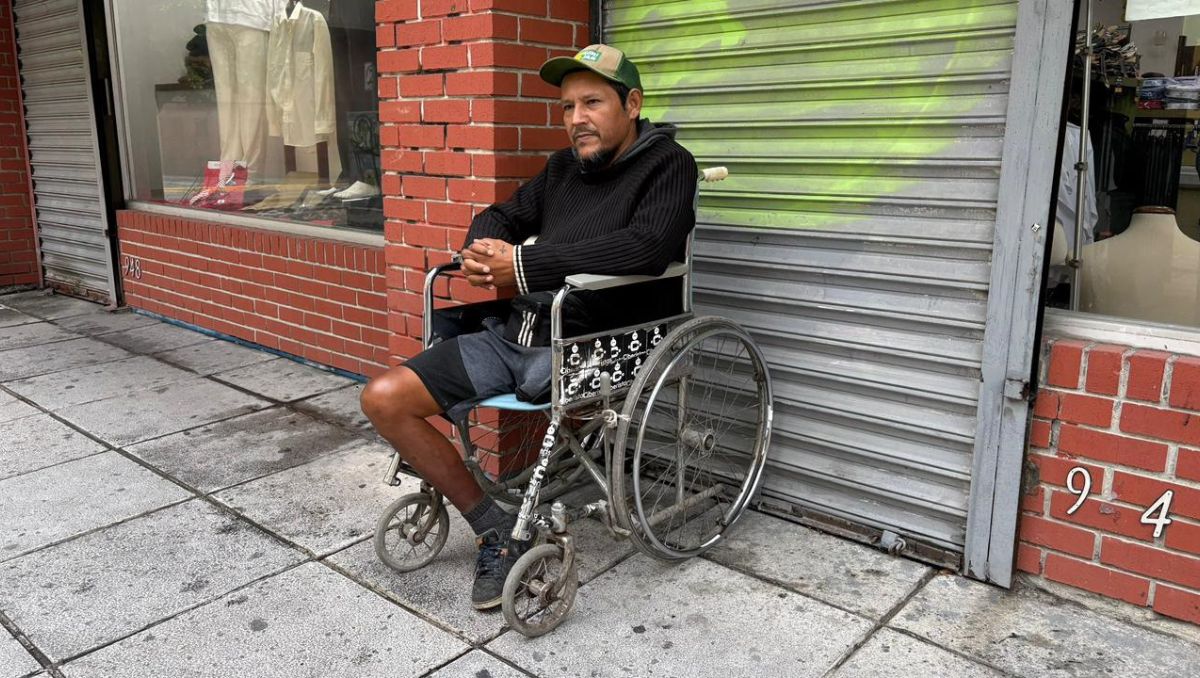 Vive toda una odisea para ir a vender sus dulces. Ángel Mercado