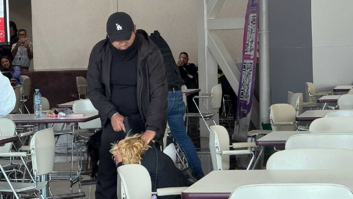 En el AIT simularon la retención con una un arma de tres mujeres. Foto: (Especial)