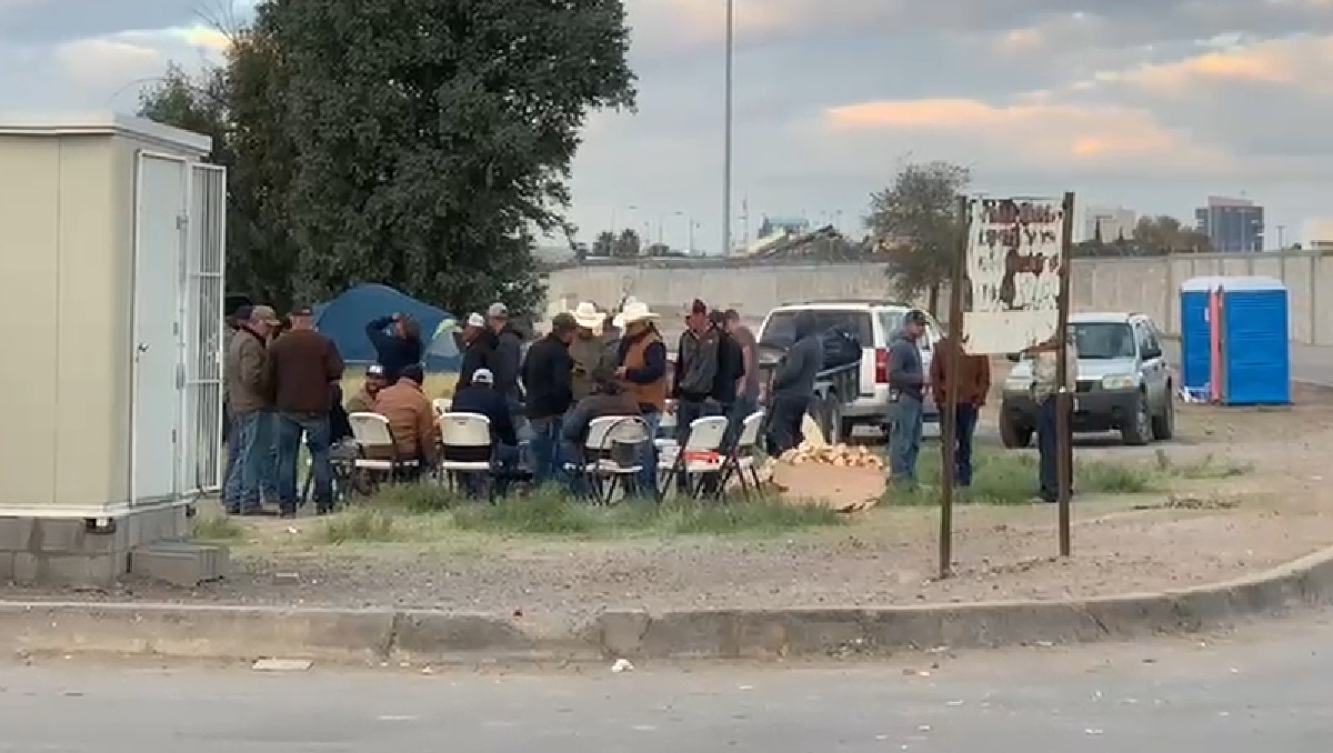 Campesinos bloquean cruces fronterizos de Chihuahua en protesta por la Ley de Aguas