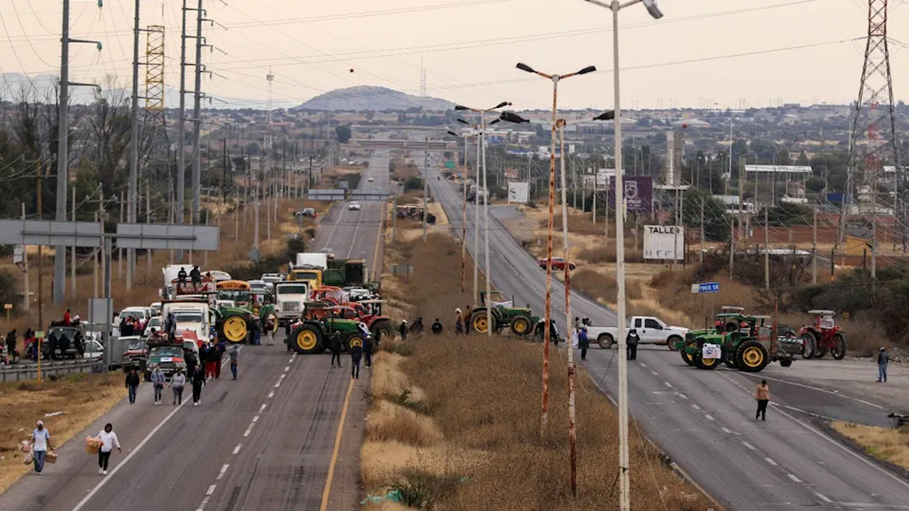 Campesinos y transportistas anuncian movilizaciones y bloqueos por errores en nueva ley